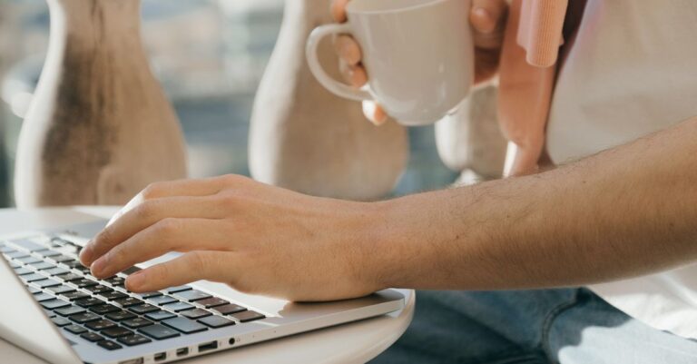 Total AV: Antivirus per Proteggere Email e Dispositivo nel 2026